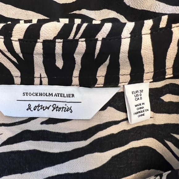 & Other Stories - Zebra Striped Oversized Button Down Blouse Shirt Sz 0 - Picture 7 of 10
